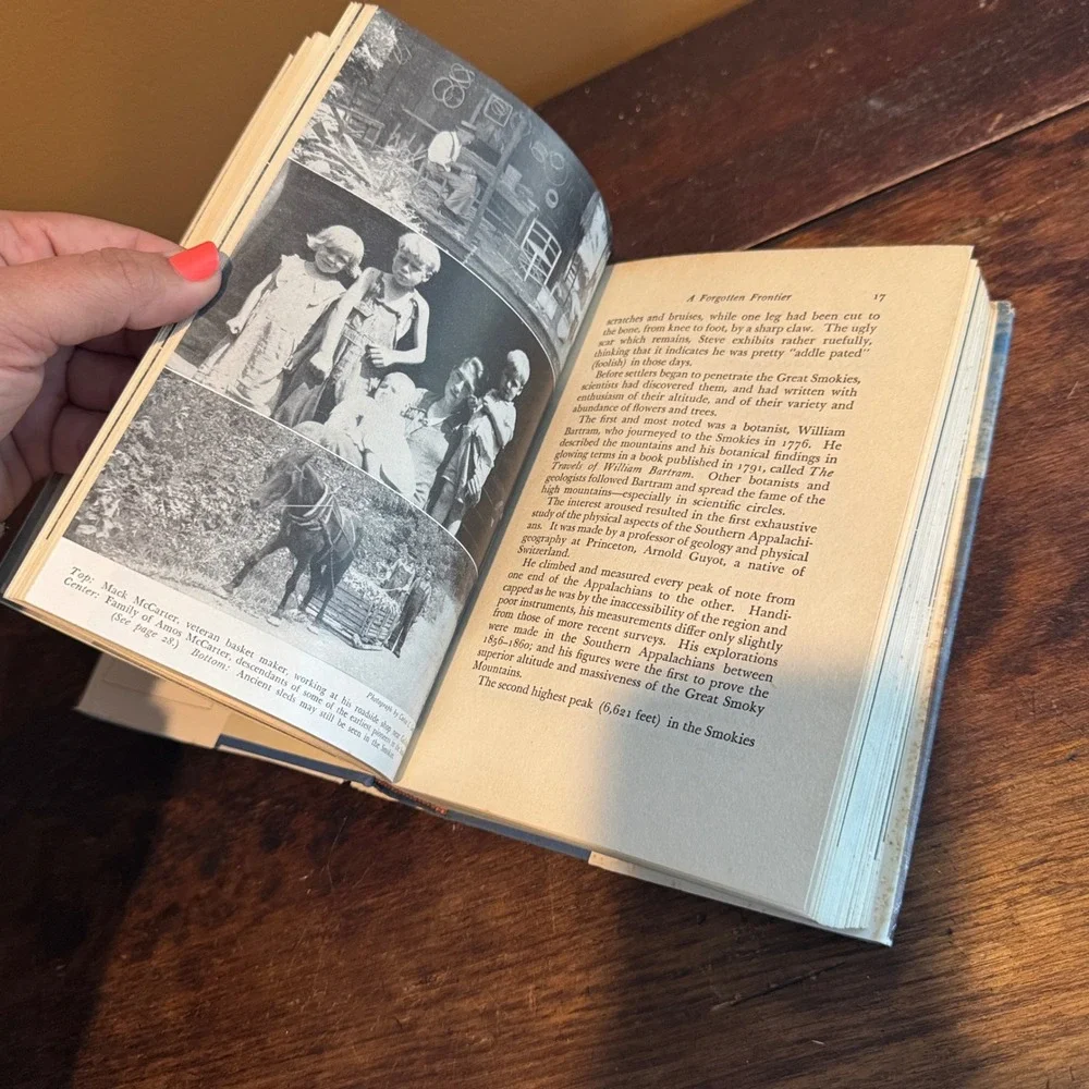Land‎ of High Horizons Great Smoky Mountains Travel Souvenir Book 1948 Edition